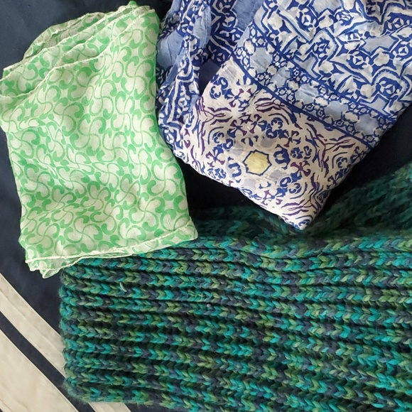 Scarfs - Picture 10 of 10